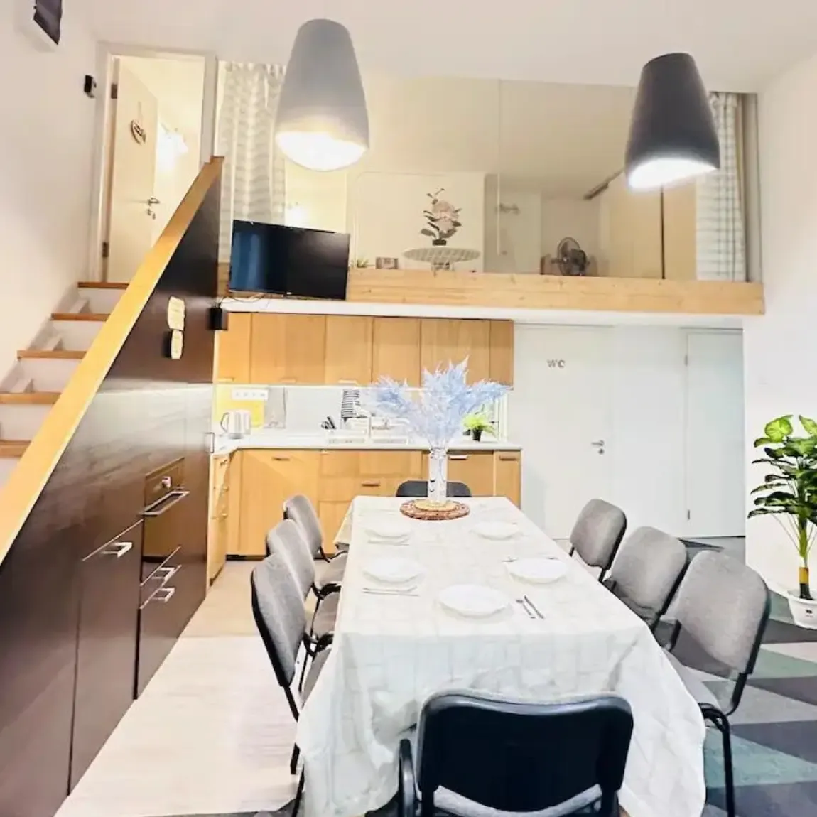 Shared kitchen and dining table set for dinner in a Budapest coliving for entrepreneurs